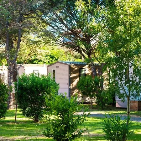 4 Etoiles - Piscine - Ccaaeag مكان تخييم كانيه