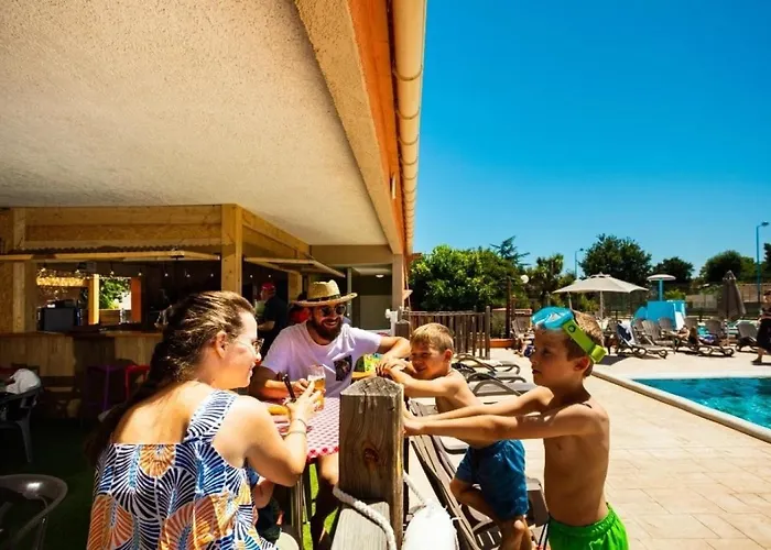 Zecamping 4 Familial Piscine Chauffee Club Enfant Animations Au Calme Kamp alanı