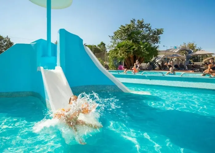 Zecamping 4 Familial Piscine Chauffee Club Enfant Animations Au Calme 4*